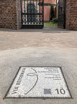 Bodenplatte 10 zur VIA REFORMATA (Friedhof an der Elendskirche